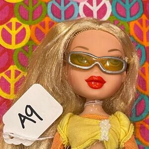 Bratz ICandy cloe Doll Lot #20A A- #9 Original Outfit Shoes & Glasses As Shown